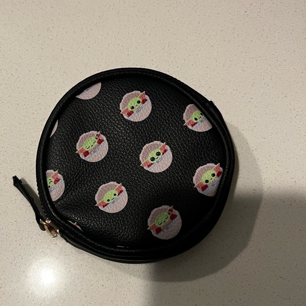 Star Wars baby Yoda coin purse - Picture 2 of 4